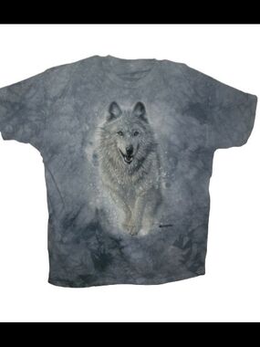 The Mountain Gray Wolf Running Graphic Tee
